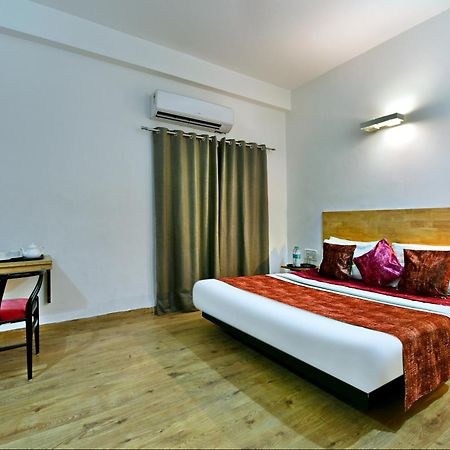 Divine Inn Couple Friendly Hotel Near Sector 51 Metro Station Noida Exterior foto