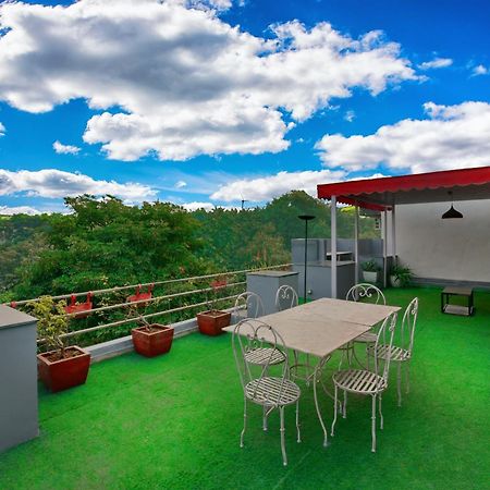Divine Inn Couple Friendly Hotel Near Sector 51 Metro Station Noida Exterior foto