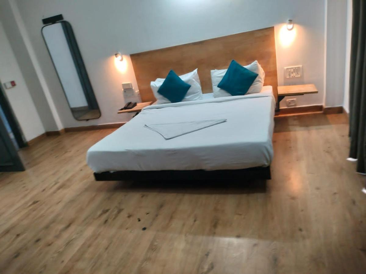 Divine Inn Couple Friendly Hotel Near Sector 51 Metro Station Noida Exterior foto