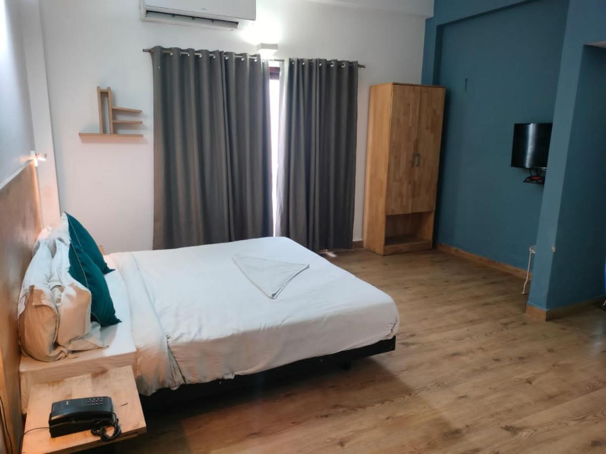 Divine Inn Couple Friendly Hotel Near Sector 51 Metro Station Noida Exterior foto