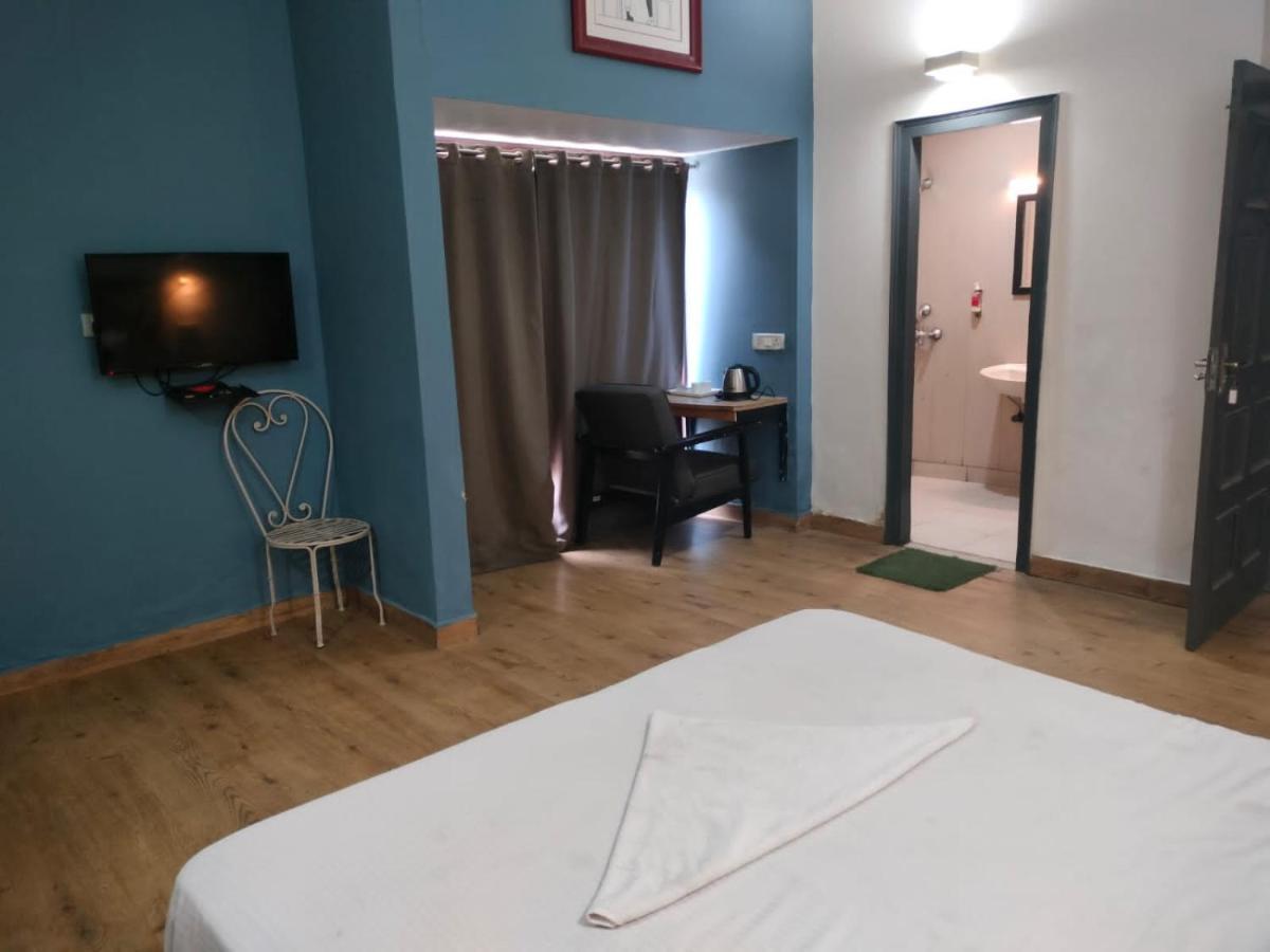 Divine Inn Couple Friendly Hotel Near Sector 51 Metro Station Noida Exterior foto