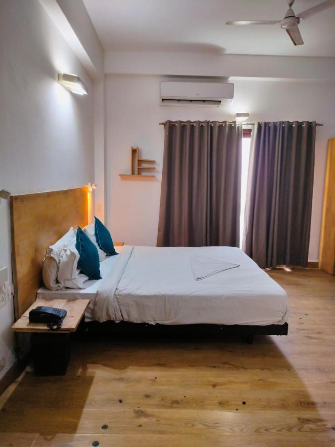 Divine Inn Couple Friendly Hotel Near Sector 51 Metro Station Noida Exterior foto