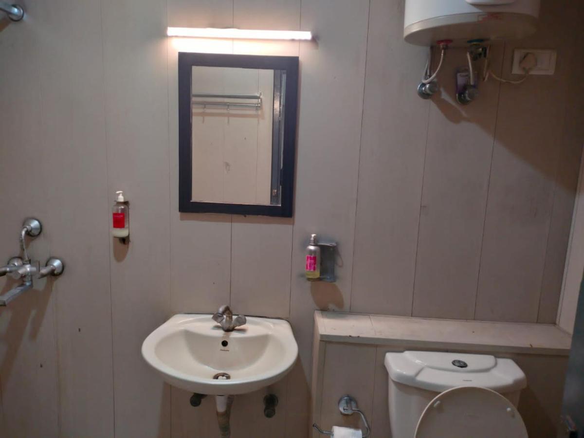 Divine Inn Couple Friendly Hotel Near Sector 51 Metro Station Noida Exterior foto