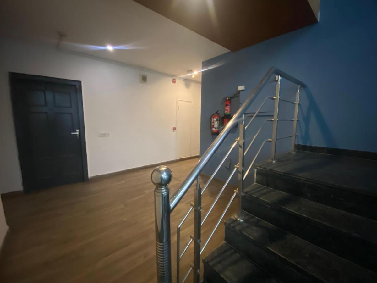 Divine Inn Couple Friendly Hotel Near Sector 51 Metro Station Noida Exterior foto