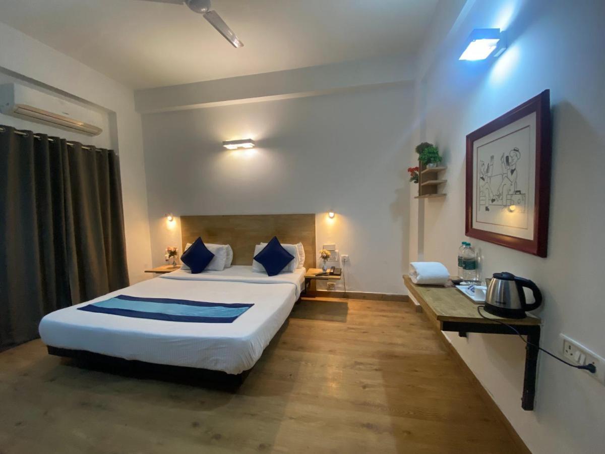 Divine Inn Couple Friendly Hotel Near Sector 51 Metro Station Noida Exterior foto