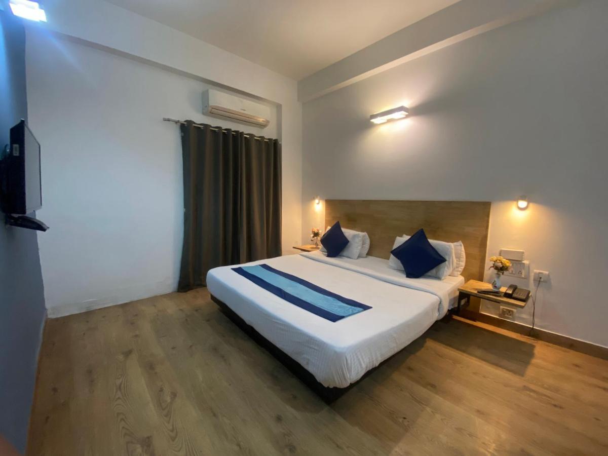 Divine Inn Couple Friendly Hotel Near Sector 51 Metro Station Noida Exterior foto