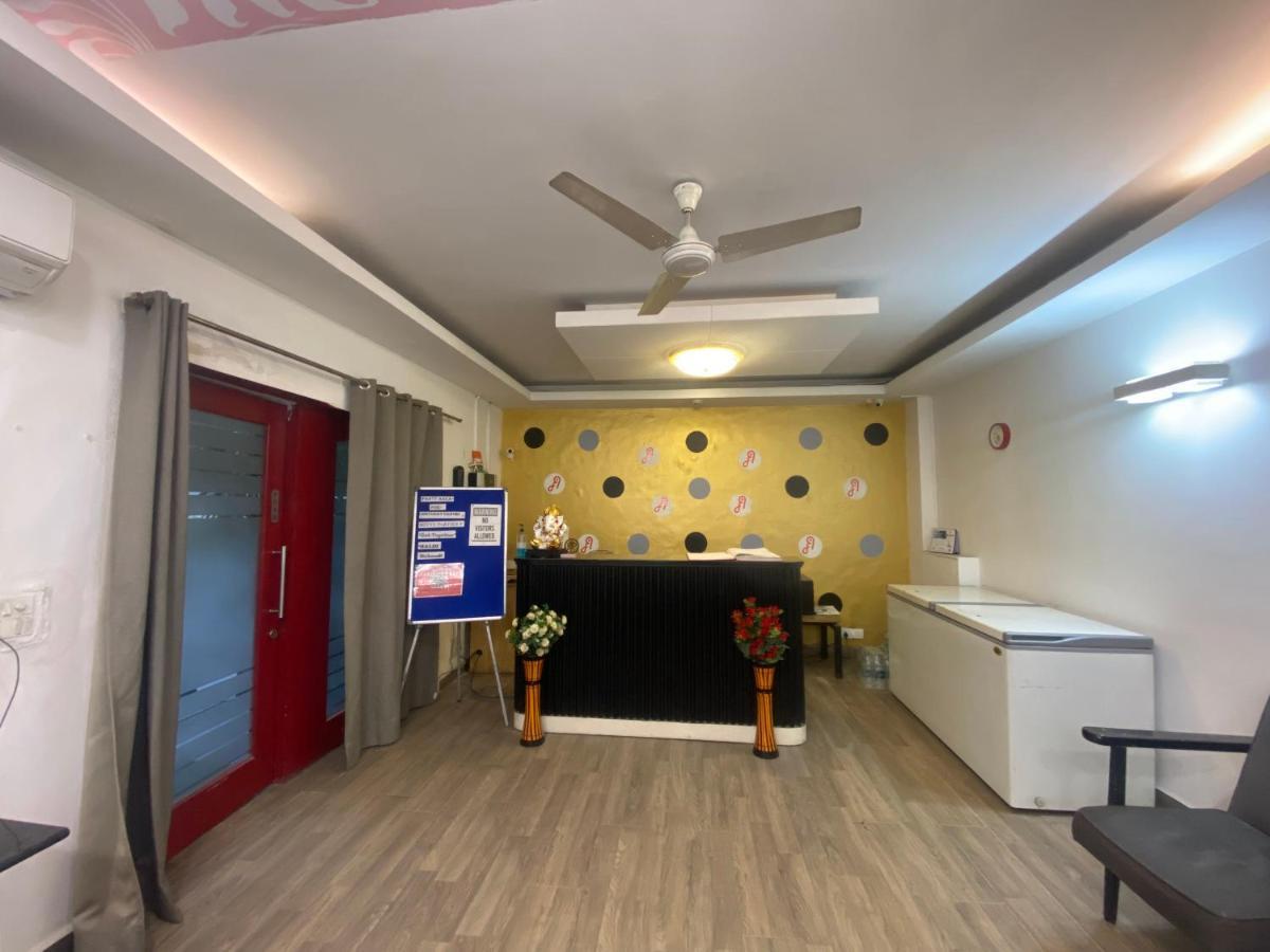 Divine Inn Couple Friendly Hotel Near Sector 51 Metro Station Noida Exterior foto