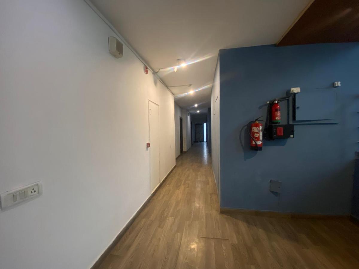 Divine Inn Couple Friendly Hotel Near Sector 51 Metro Station Noida Exterior foto