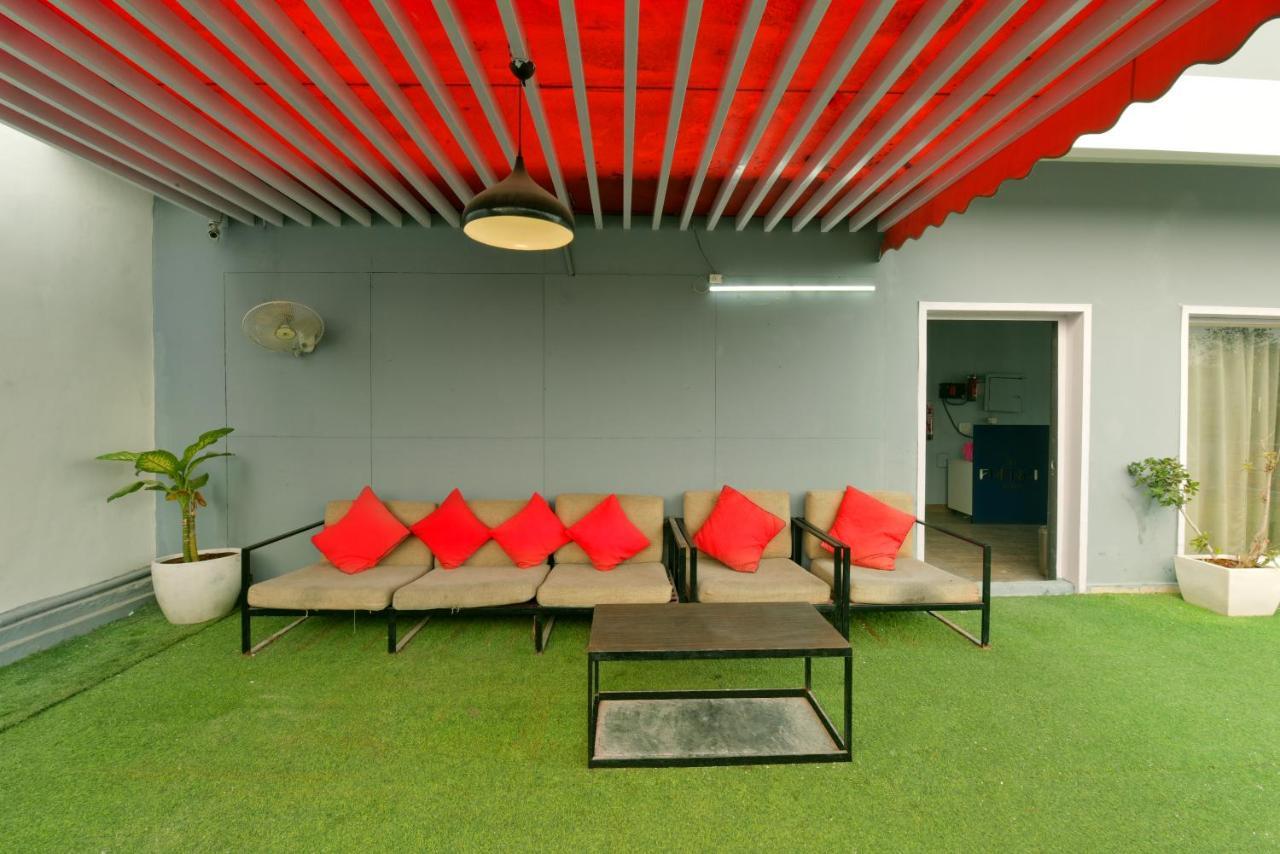 Divine Inn Couple Friendly Hotel Near Sector 51 Metro Station Noida Exterior foto