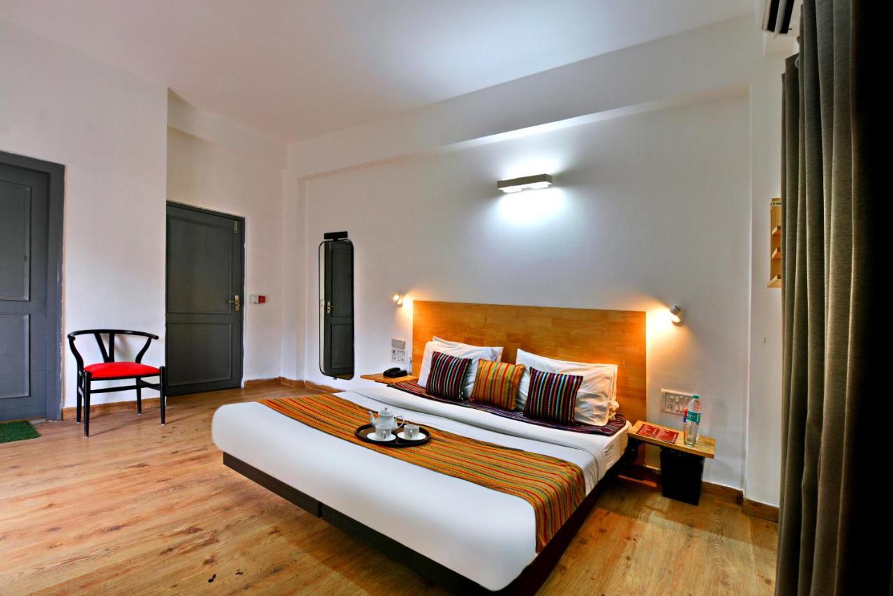 Divine Inn Couple Friendly Hotel Near Sector 51 Metro Station Noida Exterior foto