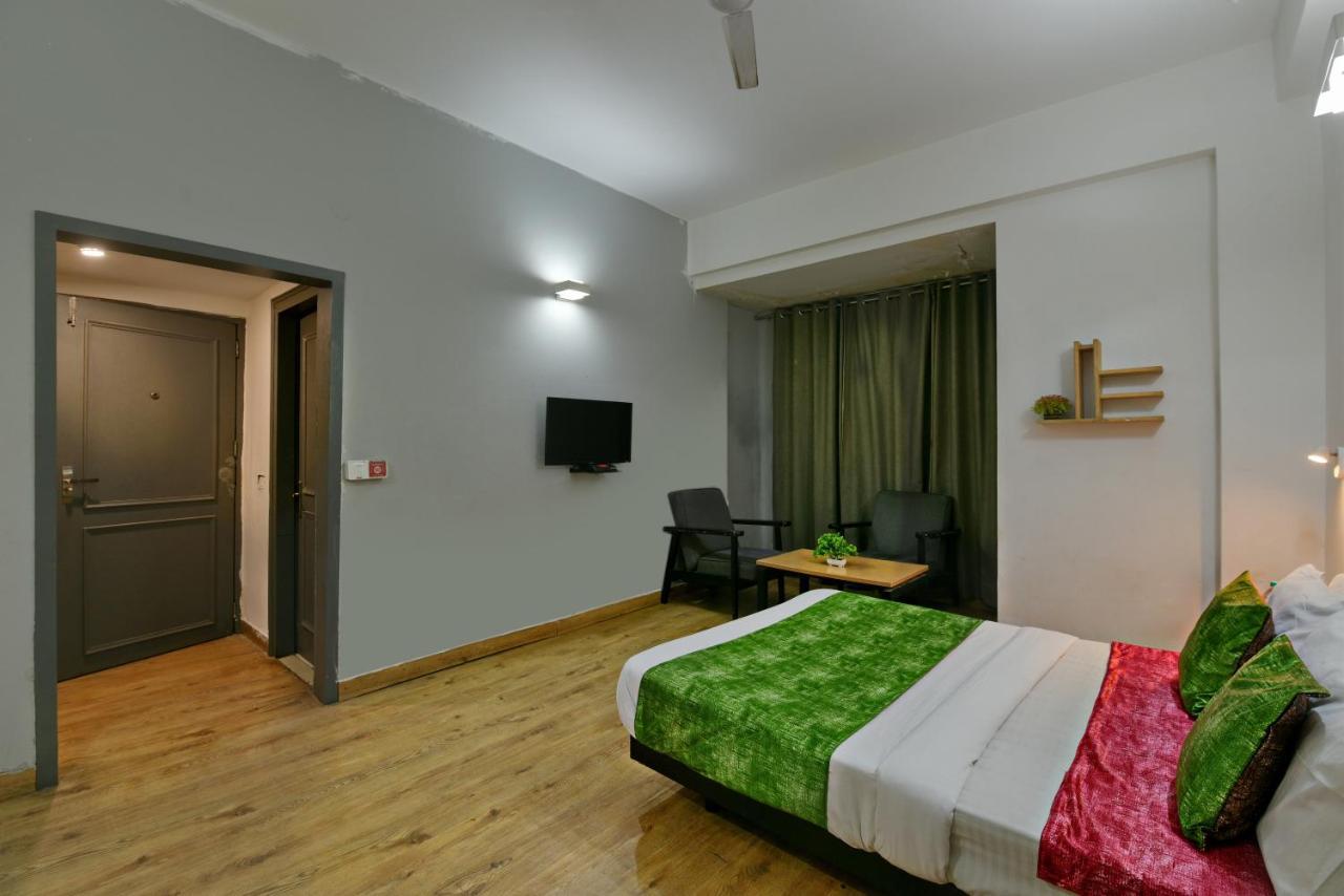 Divine Inn Couple Friendly Hotel Near Sector 51 Metro Station Noida Exterior foto