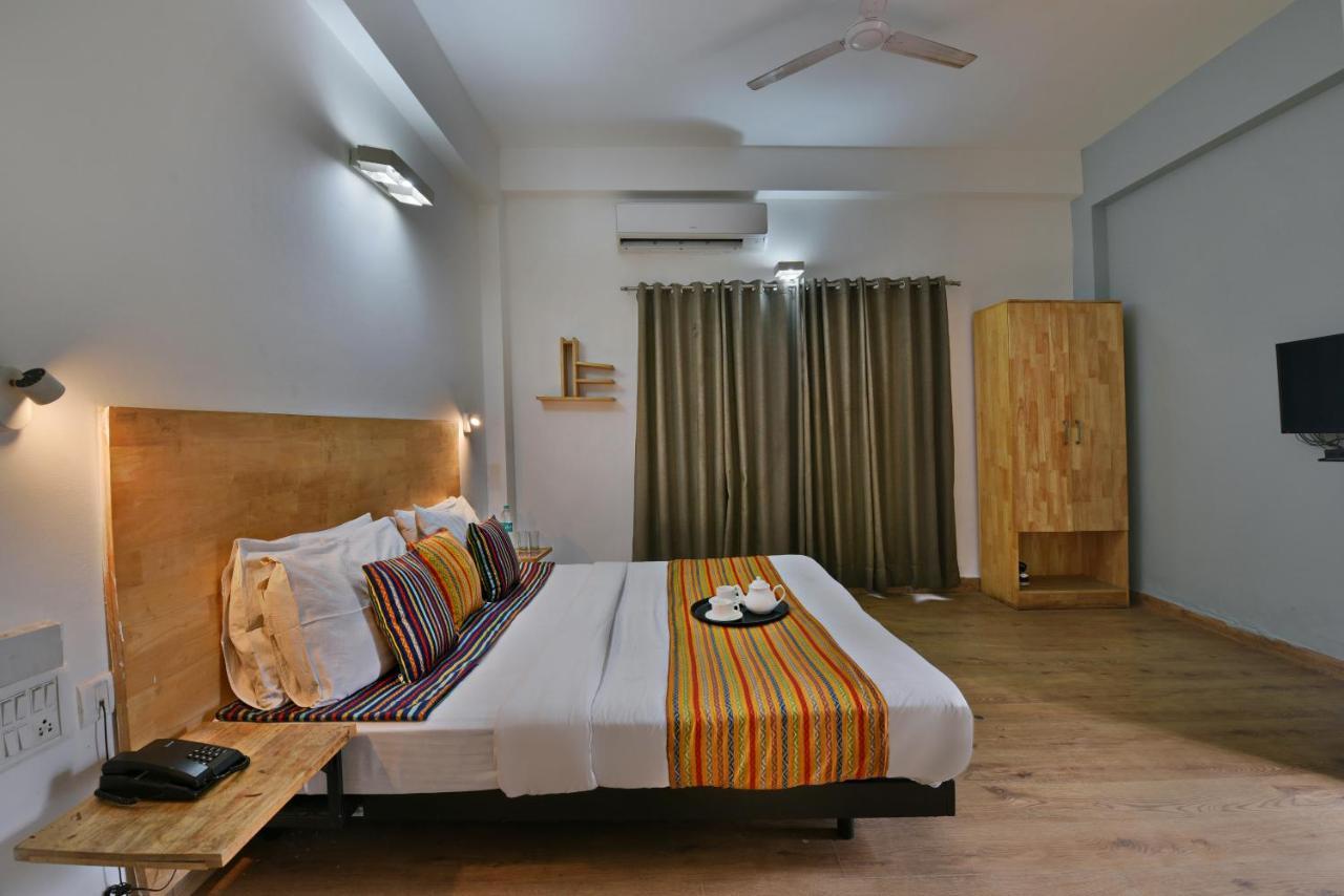 Divine Inn Couple Friendly Hotel Near Sector 51 Metro Station Noida Exterior foto